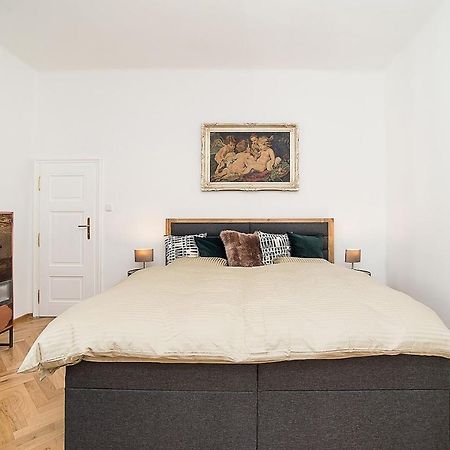 Newly Renovated 1-Bed Apartment At Charles Bridge Prag Dış mekan fotoğraf