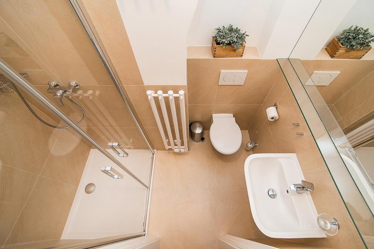 Newly Renovated 1-Bed Apartment At Charles Bridge Prag Dış mekan fotoğraf