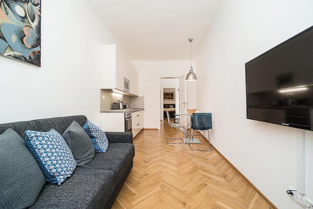 Newly Renovated 1-Bed Apartment At Charles Bridge Prag Dış mekan fotoğraf