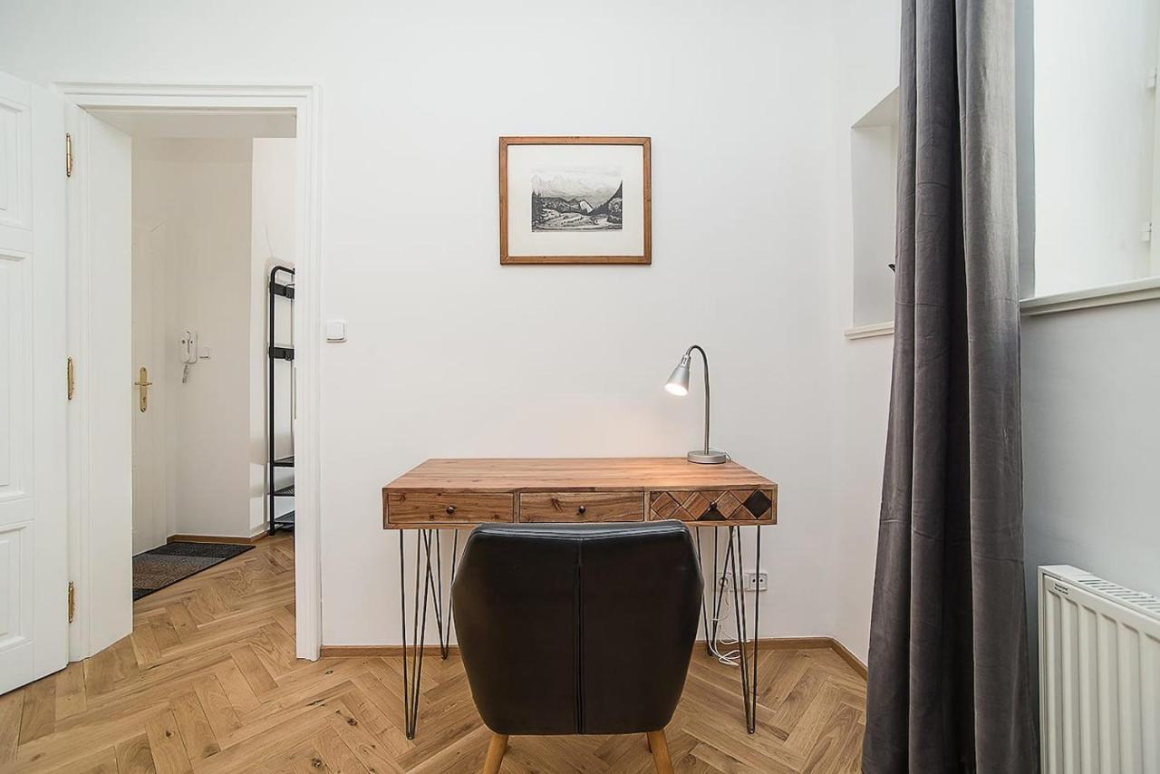 Newly Renovated 1-Bed Apartment At Charles Bridge Prag Dış mekan fotoğraf