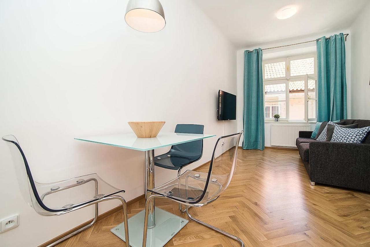 Newly Renovated 1-Bed Apartment At Charles Bridge Prag Dış mekan fotoğraf