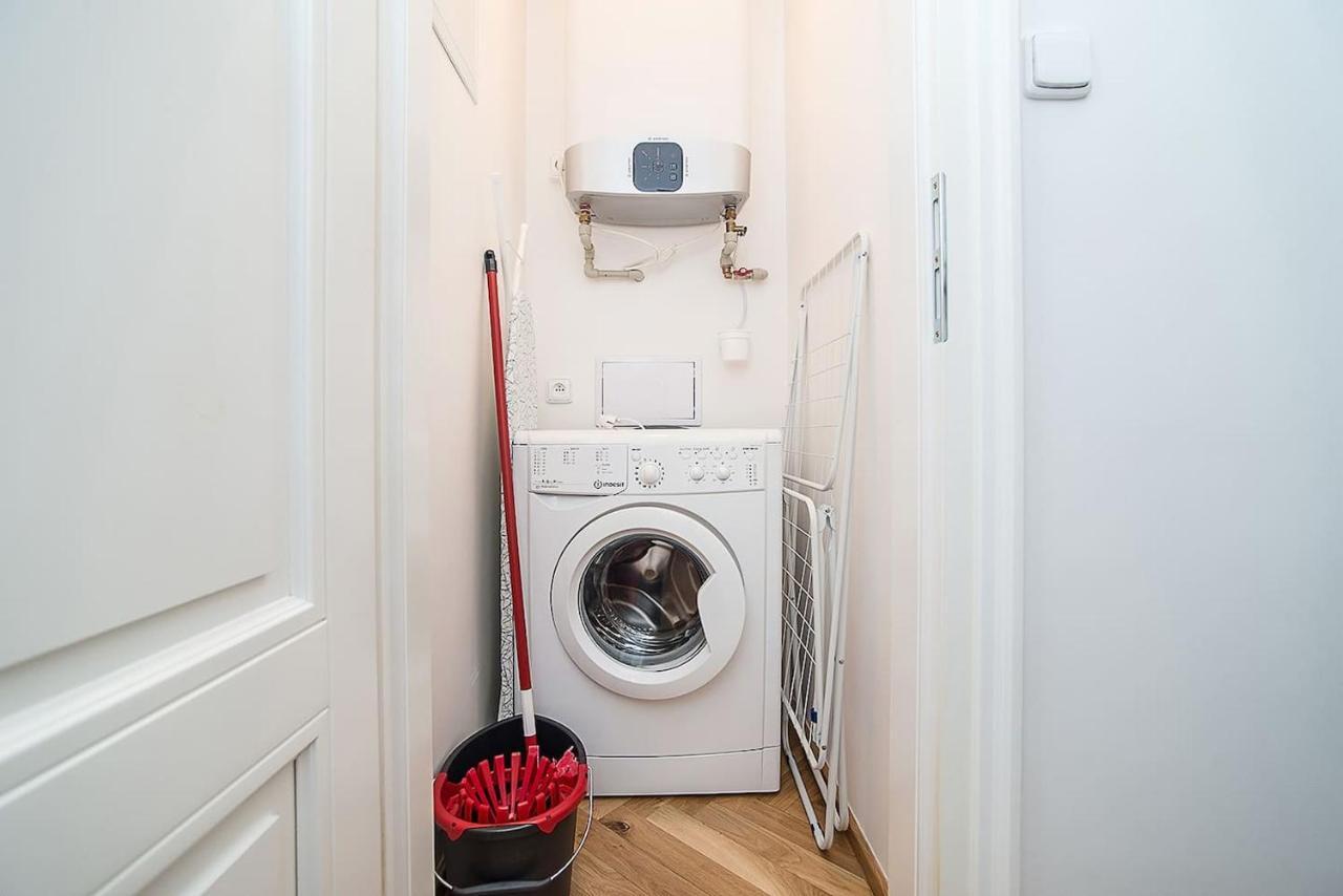 Newly Renovated 1-Bed Apartment At Charles Bridge Prag Dış mekan fotoğraf