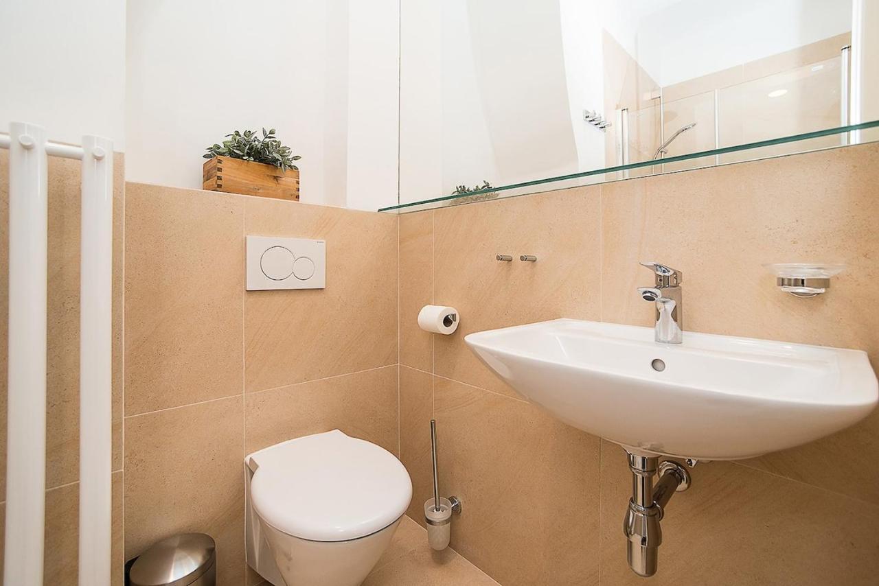 Newly Renovated 1-Bed Apartment At Charles Bridge Prag Dış mekan fotoğraf